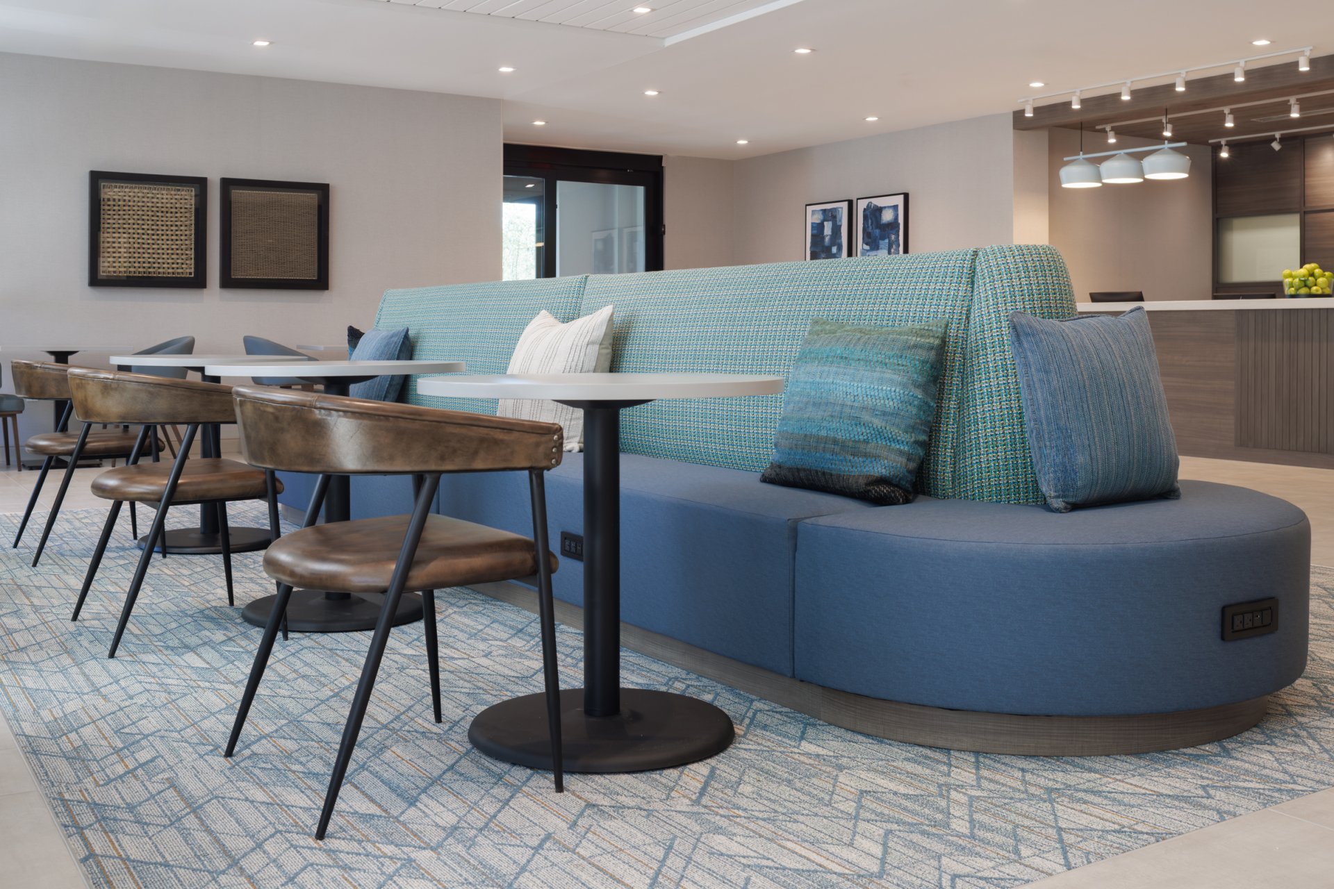Home2 Kittery Lobby Seating3